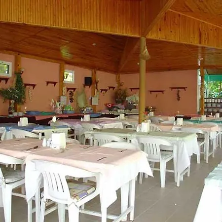 Hotel Amos 2*